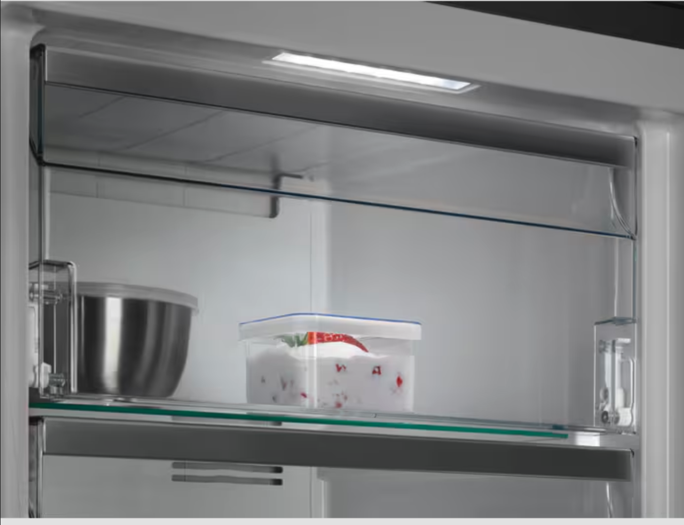 AEG OAG7M28XEW 7000 vrijstaande vriezer - 186cm AEG OAG7M28XEW 7000 vrijstaande vriezer - 186cm