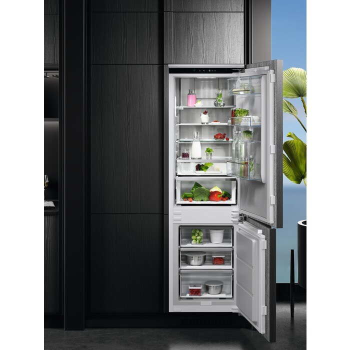 AEG NSC8M181BC 8000 koel-/vriescombinatie - 178cm AEG NSC8M181BC 8000 koel-/vriescombinatie - 178cm