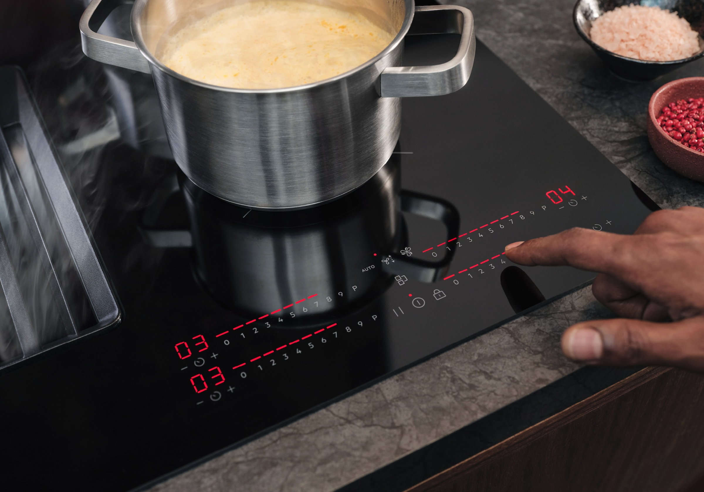 AEG TH84CB03CB 6000 kookplaat met afzuiging - 80cm